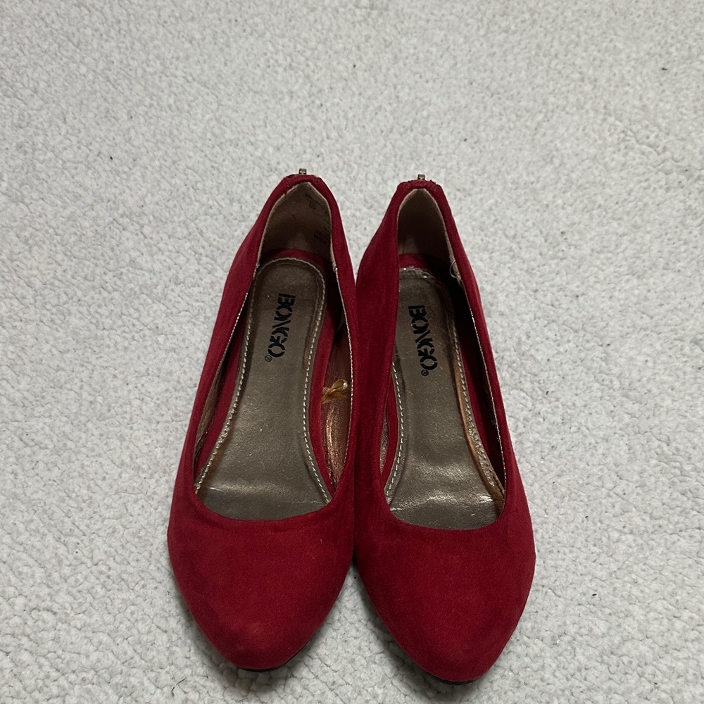 BONGO Women's Vibrant Red Flats